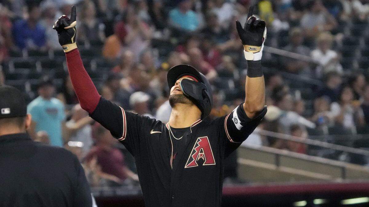Lourdes Gurriel Jr. pegó dos jonrones el domingo, pero no pudo evitar la derrota de los Diamondbacks de Arizona 8-7 ante los Nacionales de Washington. 