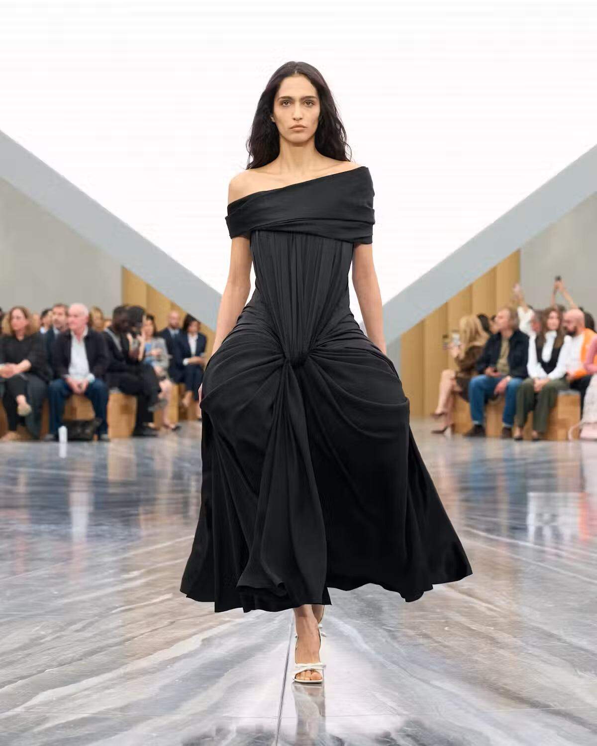 Uno de los modelos de la nueva colección de Dior mujer para la primavera-verano 2026. 