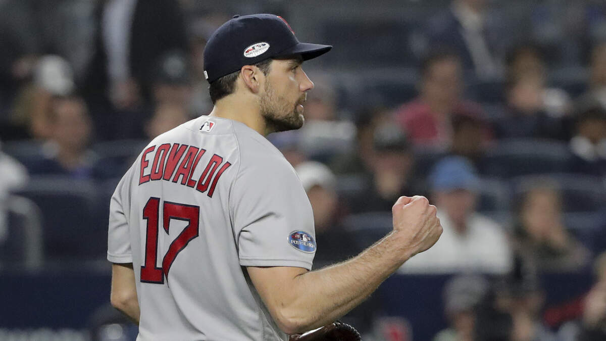 El abridor de los Medias Rojas Nathan Eovaldi lanzó siete entradas y permitió una carrera a los Yankees, el 8 de octubre de 2018 en Nueva York.