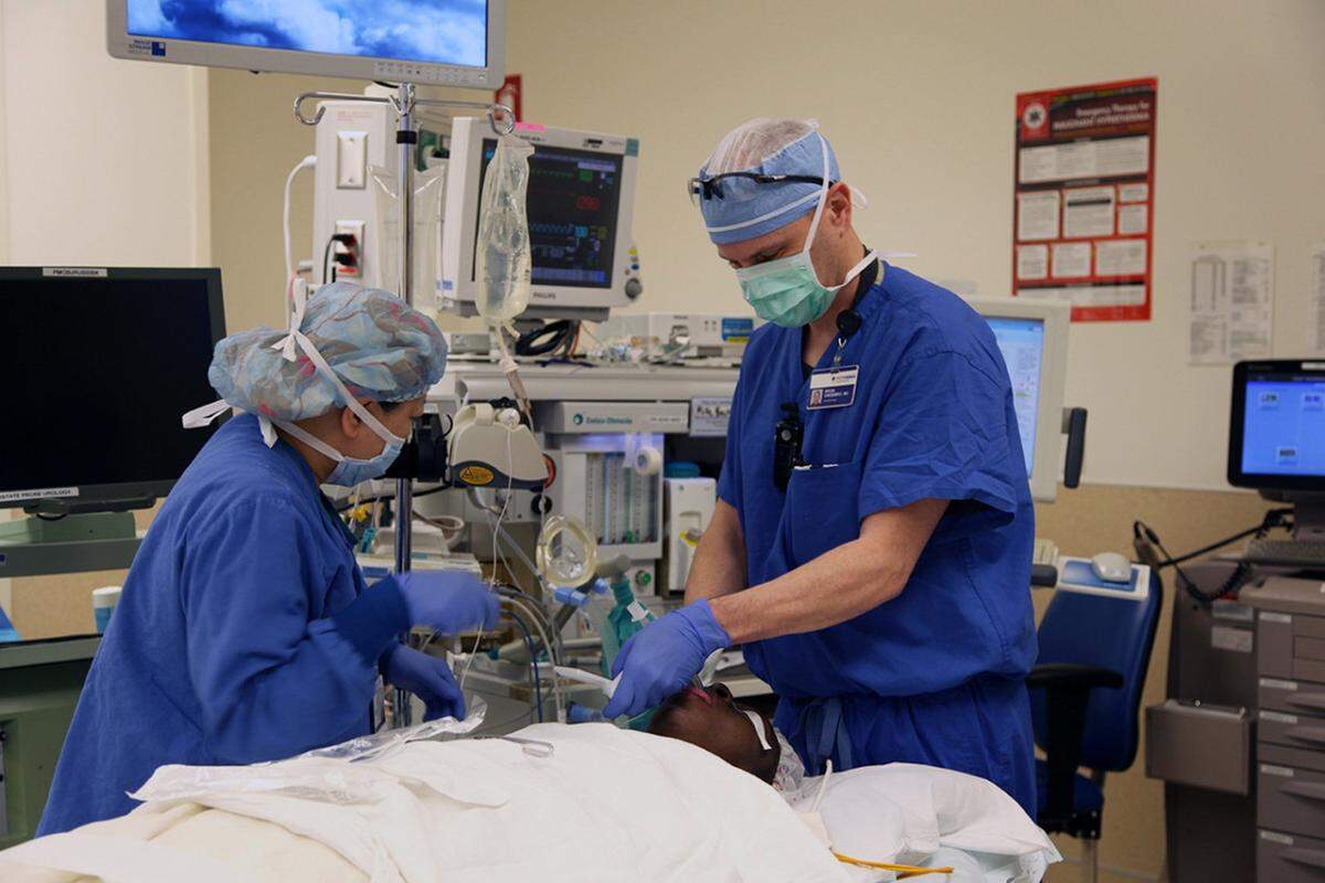 A un hospital le podría preocupar que una prohibición de estas características pudiera volver más difícil lograr que los pacientes paguen las cuentas de atención médica que ya han recibido.
