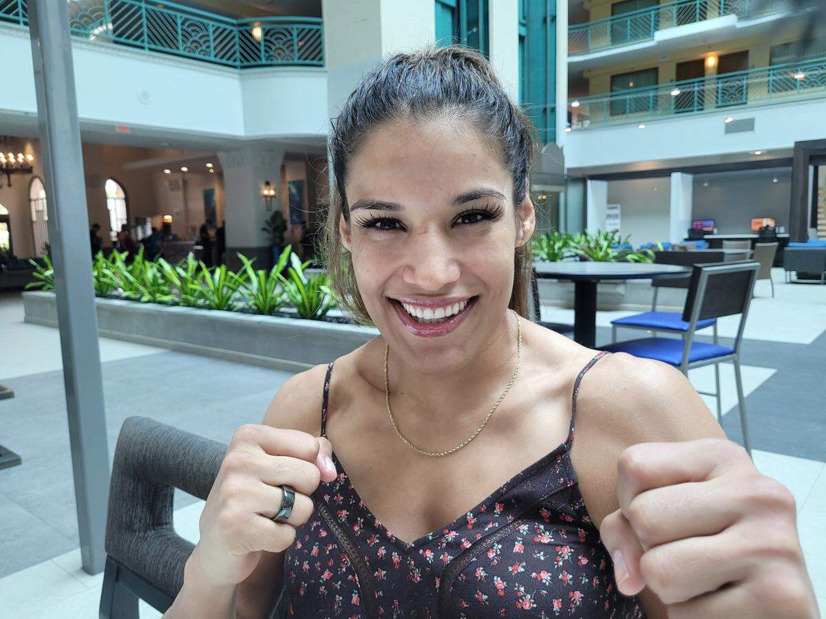 La tarea que tiene delante Julianna Peña es dura e ingrata. La guerrera -de raíces venezolanas y mexicanas- enfrenta este sábado a la mejor artista marcial de todos los tiempos, Amanda Nunes.