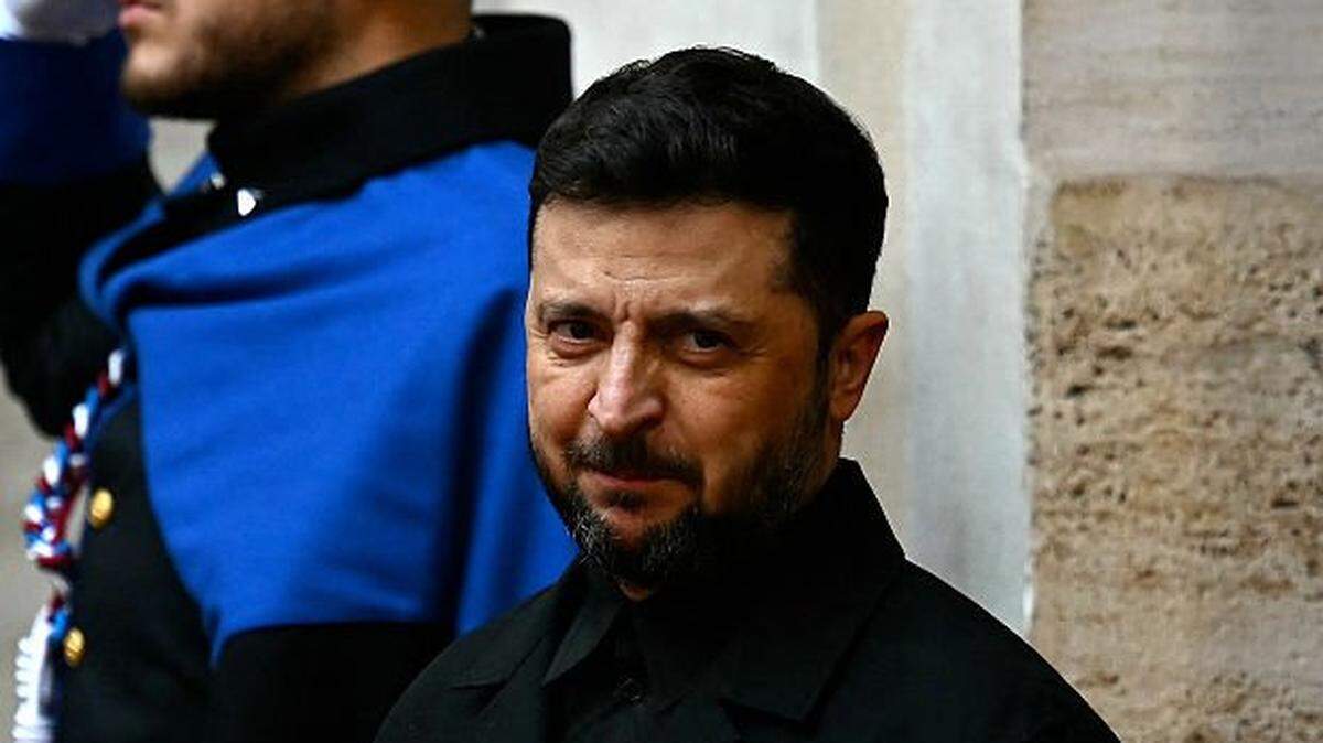 Ukraine's President Volodymyr Zelensky arrives at Palazzo Chigi prior a meeting with Italy's Prime Minister, Giorgia Meloni, in Rome on December 9, 2025. (Photo by Filippo MONTEFORTE / AFP via Getty Images)