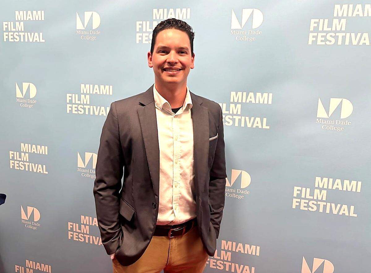 El periodista y escritor cubano, Yoe Suárez, uno de los productores del documental “La noche eterna de Cuba”.