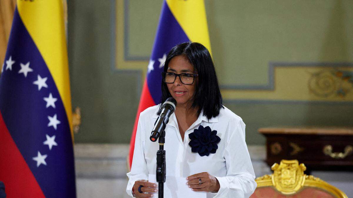 FOTO DE ARCHIVO: La presidenta interina de Venezuela, Delcy Rodríguez, se dirige a los medios de comunicación en Caracas, Venezuela, el 13 de abril de 2026.