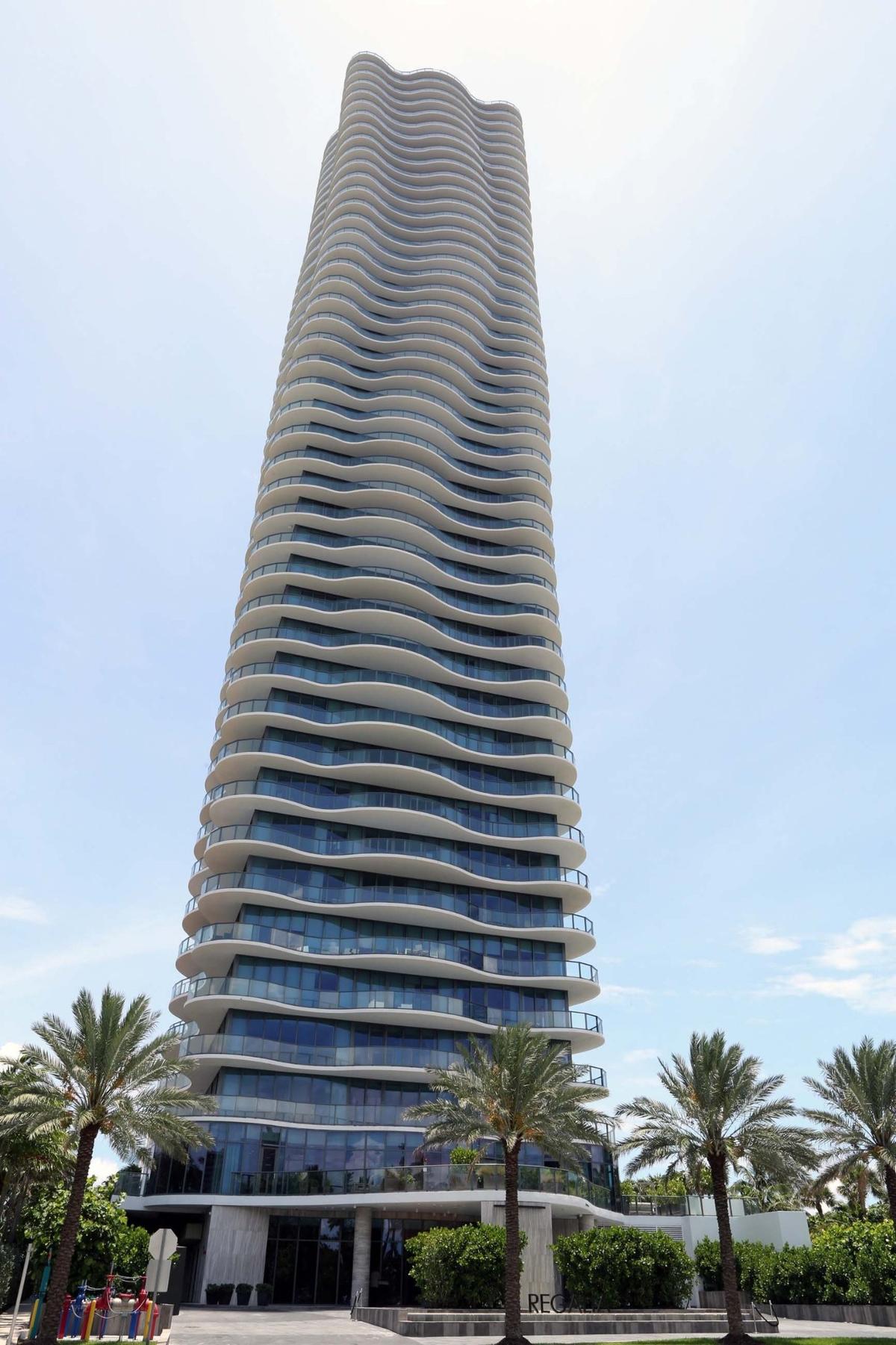 Vista del Regalia Condo Tower en Sunny Isles donde Lionel Messi compró una propiedad.