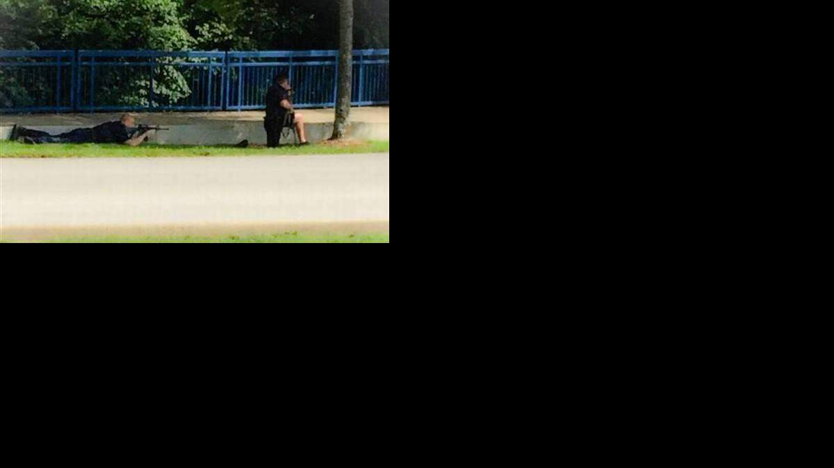 Al menos un agente ha sido herido en un tiroteo cerca de un centro de reclutamiento de la Armada en Chattanooga (Tennessee).