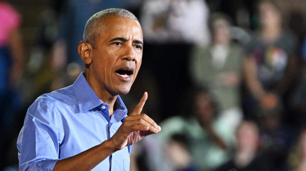 El expresidente Barack Obama pronuncia un discurso durante un mitin de campaña en apoyo al Partido Demócrata antes de las elecciones presidenciales de EE. UU., en Clarkston, Georgia, el 24 de octubre de 2024.