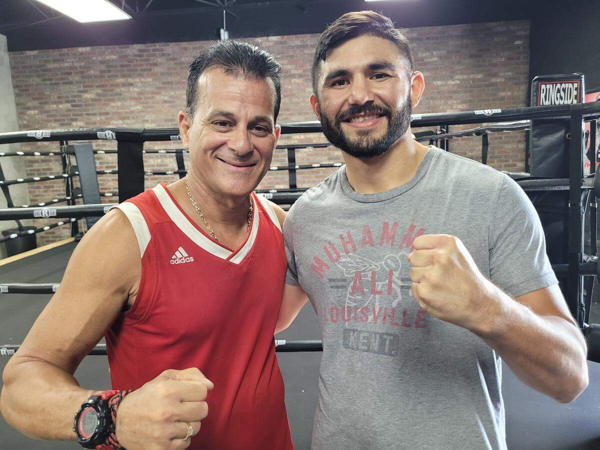 Elías Espadas lleva un buen tiempo en Miami donde entrena con el profesor Franco González, quien estará en su esquina para este importante compromiso en el World Resort de Las Vegas.