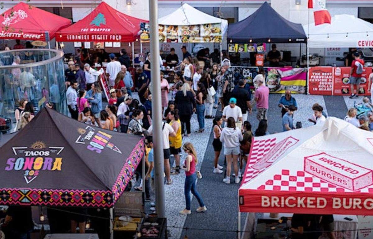 Smorgasburg Miami en Lincoln Road. Mercado semanal, todos los viernes.