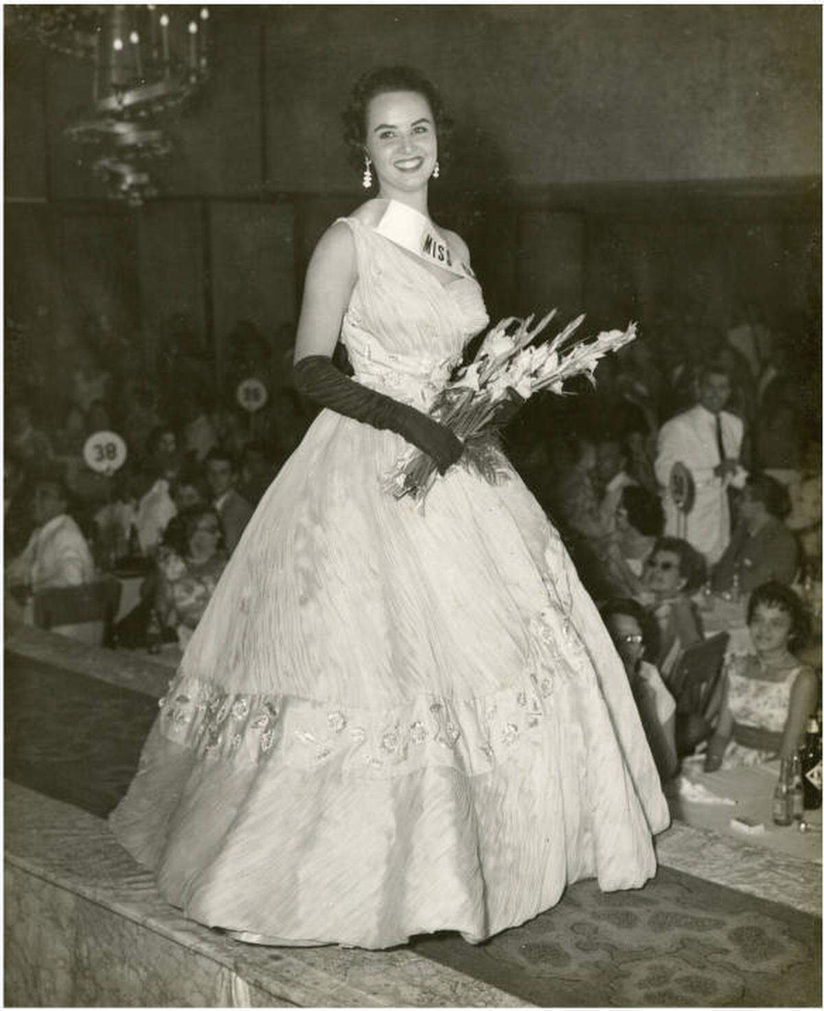 Arminia Pérez, Miss Cuba, representó a la isla en el certamen de Miss Universo en 1958.