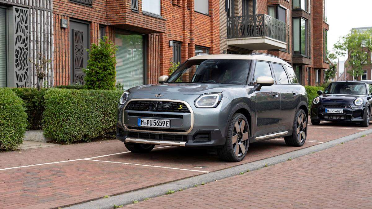 El MINI Countryman del 2025 viene con motores de gasolina y eléctrico y representa una alternativa juiciosa para quien dependa de la circulación por la ciudad y tenga problemas de estacionamiento.