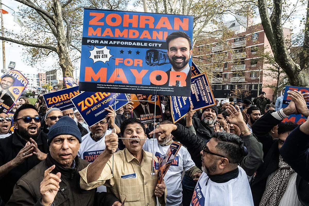 NEW YORK, NEW YORK - NOVEMBER 1: Supporters of Democratic New York City mayoral candidate Zohran Mamdani attend a campaign event with Mamdani and New York City elected officials on November 1, 2025 in the Queens borough of New York City. With only days left in the race for New York City's next mayor, Mamdani remains the front runner against Independent candidate, former New York Gov. Andrew Cuomo and Republican candidate Curtis Sliwa. (Photo by Stephanie Keith/Getty Images)