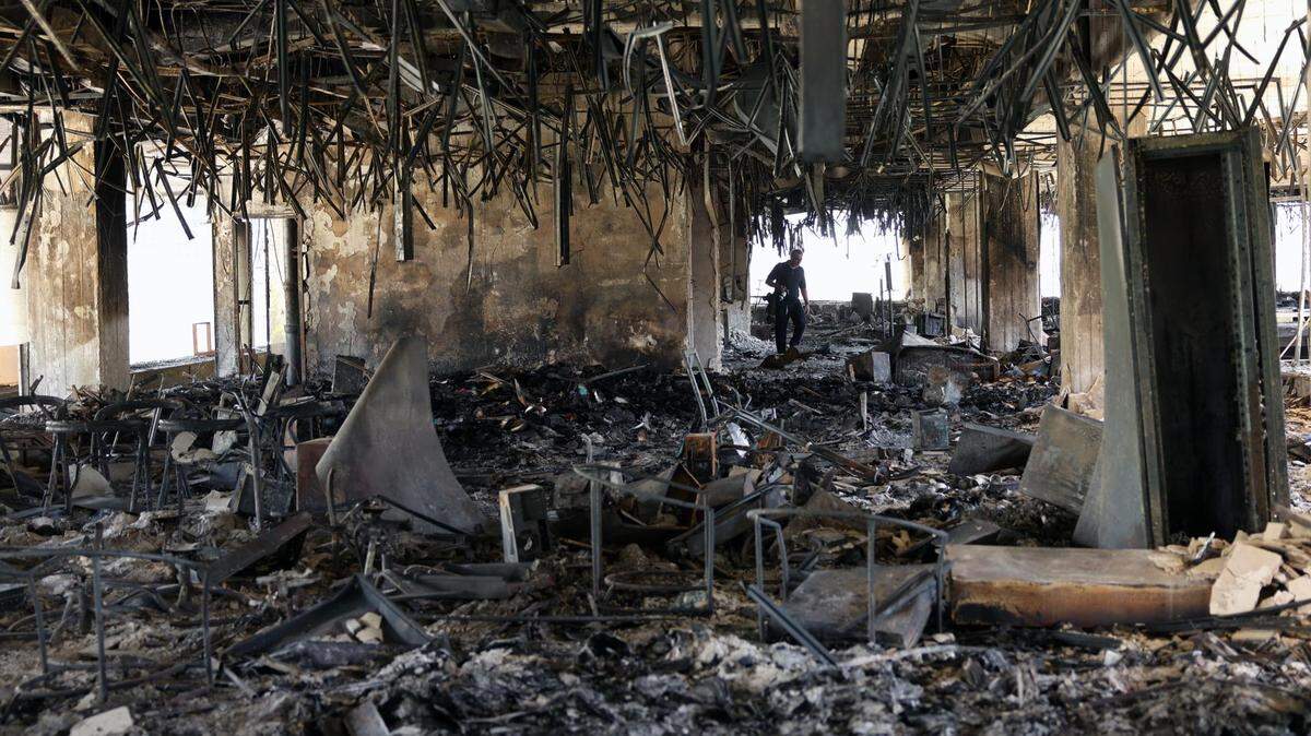 Una vista del edificio dañado de la televisión estatal iraní (IRIB) después de un ataque aéreo israelí en Teherán, Irán, el jueves 19 de junio de 2025. El edificio de la corporación de radiodifusión de la República Islámica de Irán (IRIB) fue alcanzado por un ataque israelí durante la noche del martes, 17 de junio.