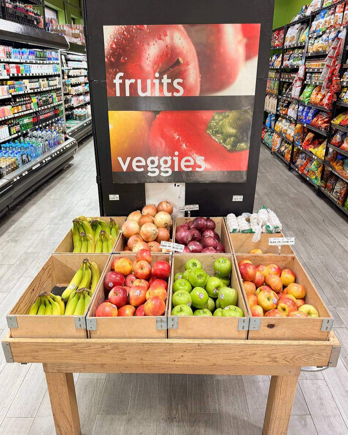 Estante de frutas y verduras en un Go Grocer. El híbrido de supermercado y tienda de conveniencia de Chicago llegará al área de Fort Lauderdale en 2025.