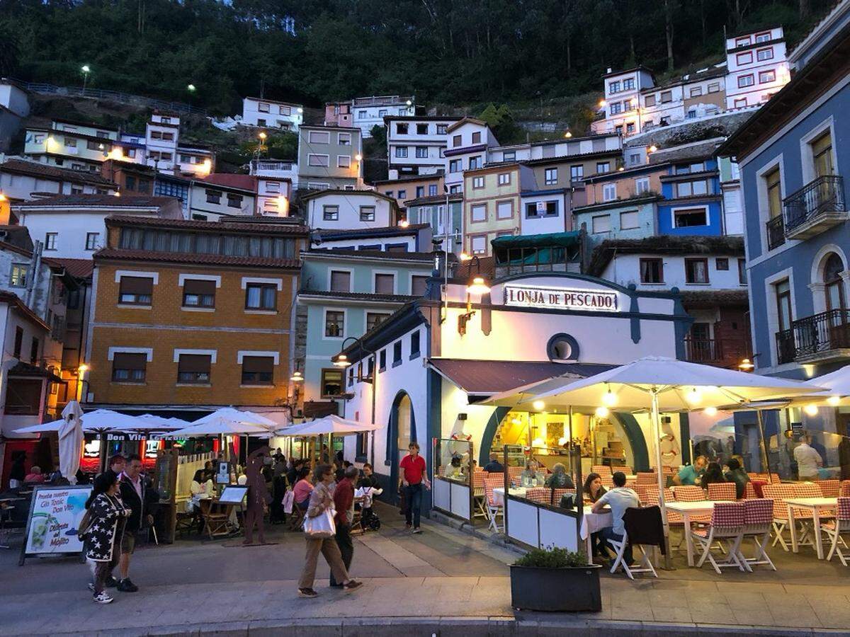 Hablar de gastronomía en Cudillero es hablar del culto a la buena comida.
