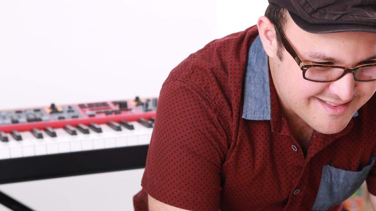 Kemuel Roig, criado en Miami, llega con su piano a esta serie de jazz de MDC el 16 de octubre al mediodía.