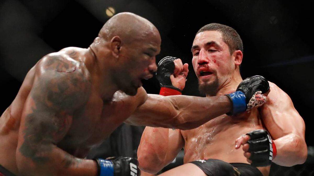 LA SEGUNDA pelea entre Yoel Romero y Robert Whittaker (d) ha sido de lo mejor en el 2018.