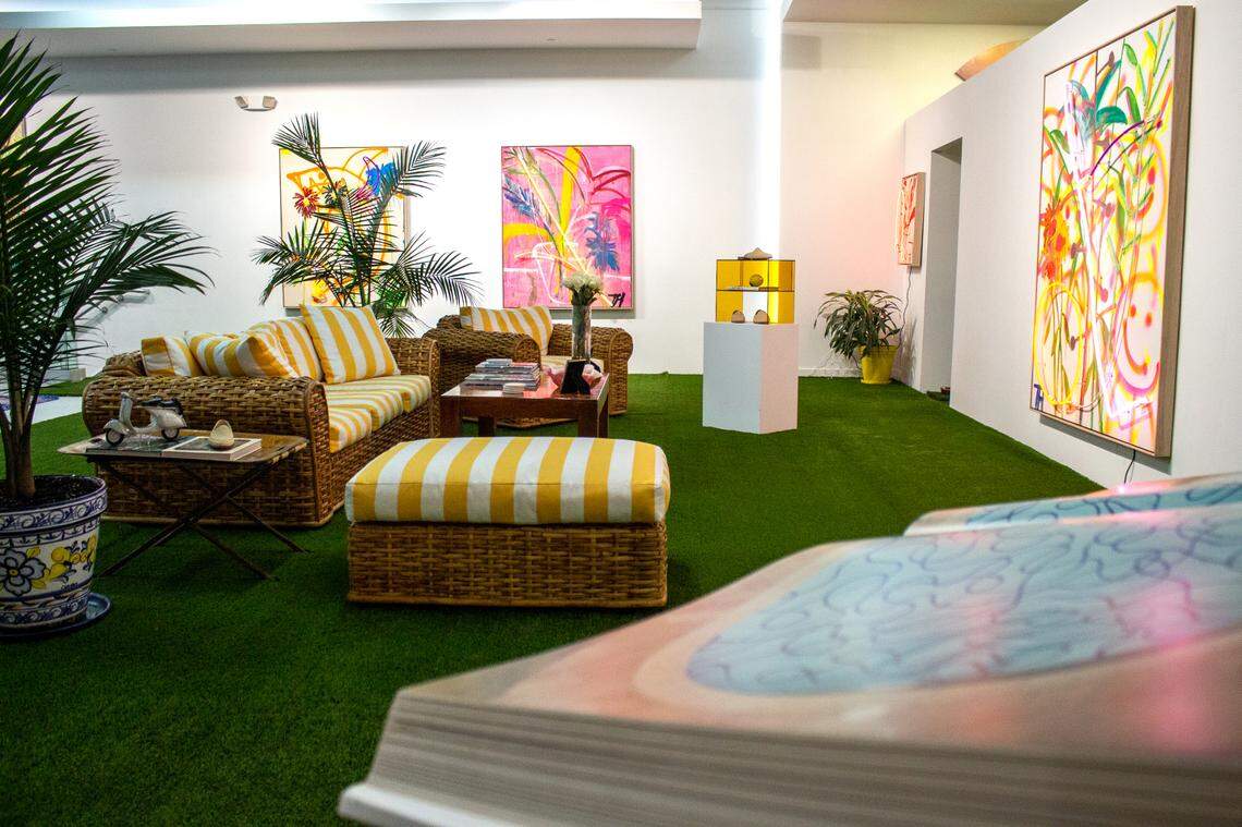 Exhibición “Brighter Days” del artista canadiense Thrush Holmes en The Office, galería de arte moderno y contemporáneo, ubicada en el corazón Design District.