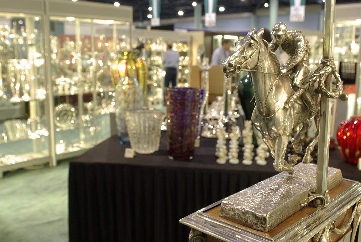 Original Miami Beach Antique Show del sábado 26 al martes 29, desde las 10 a.m., Miami Beach Convention Center.