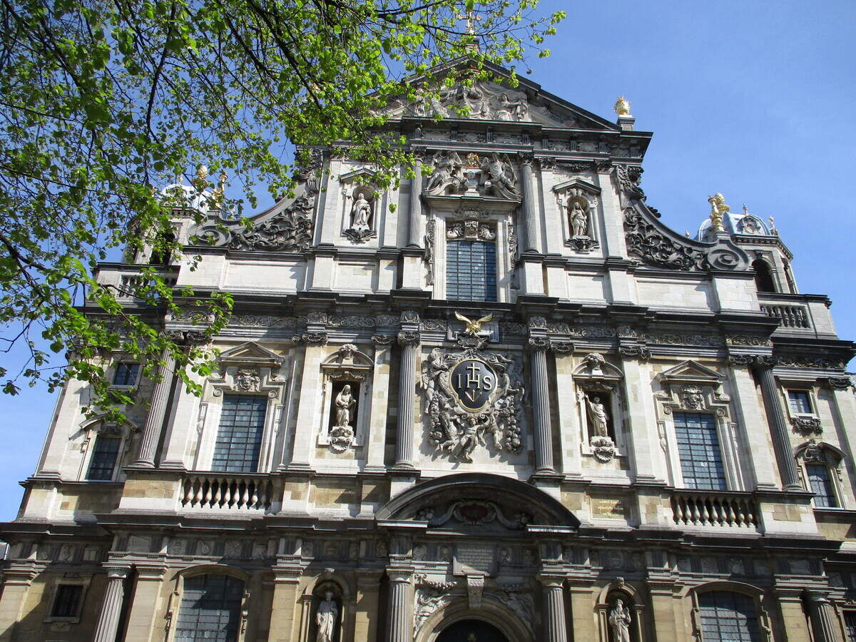 La iglesia San Carlos Borromeo, una de los templos católicos más bellos del barroco, construida por los jesuitas en 1615.