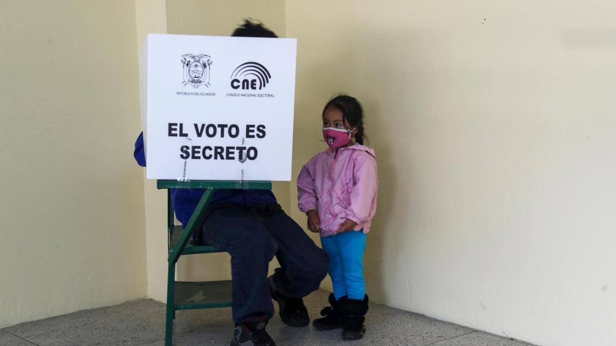 EN LAS elecciones presidenciales del 2018 en México solo votamos 98 mil mexicanos en el exterior, en su mayoría en Estados Unidos como yo. 