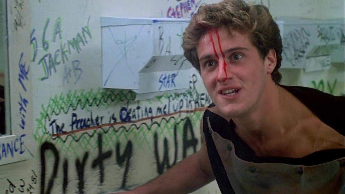 Coral Gables Art Cinema presenta ‘Class of 1984’ (1982), un thriller social que incluye una banda de sonido sumamente vibrante.