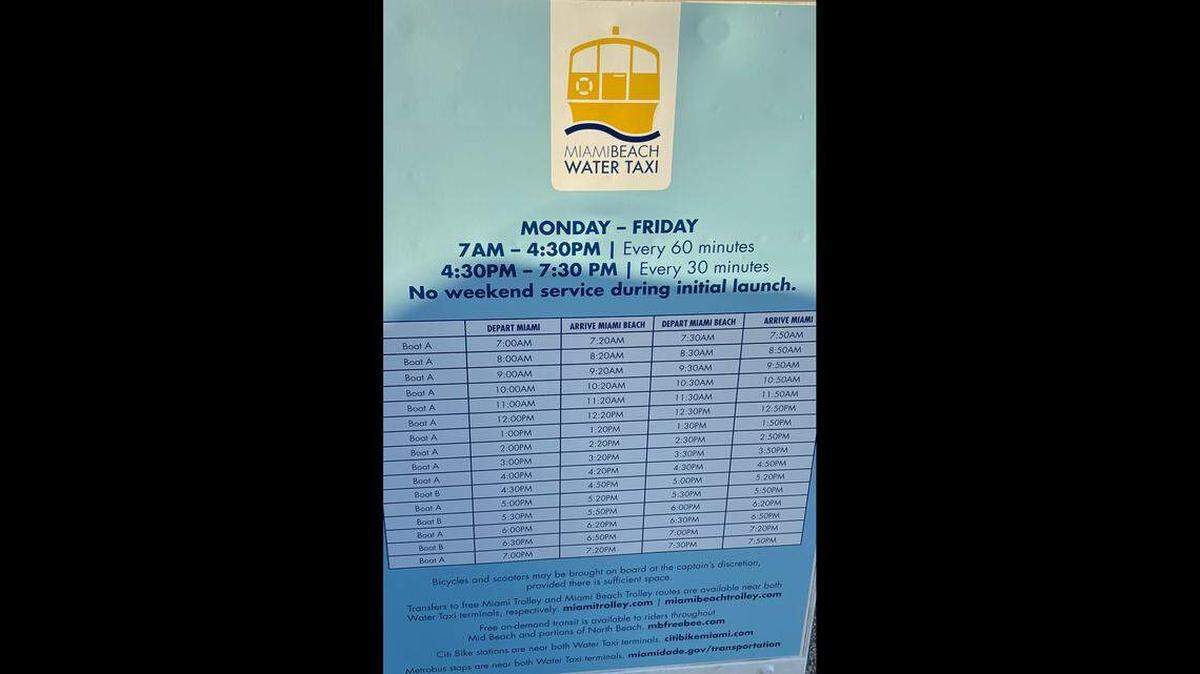 Un cartel en el muelle del Parque Conmemorativo Maurice Gibb en South Beach muestra el horario de un nuevo taxi acuático entre Sunset Harbour y el Venetian Marina and Yacht Club en el centro de Miami, el martes 20 de enero de 2026.