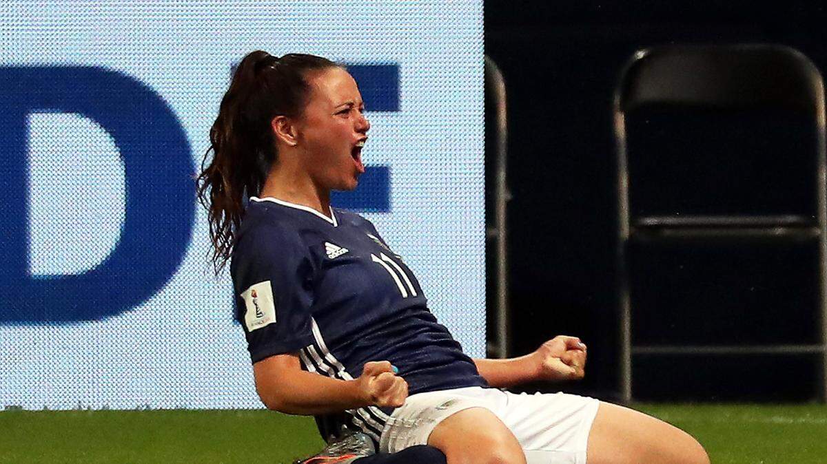 Florencia Bonsegundo, de Argentina, celebra tras anotar el 3 - 3 ante Escocia durante un partido de la Copa Mundial Femenina de la FIFA 2019 entre Argentina y Escocia el 19 de junio de 2019 en París, Francia.