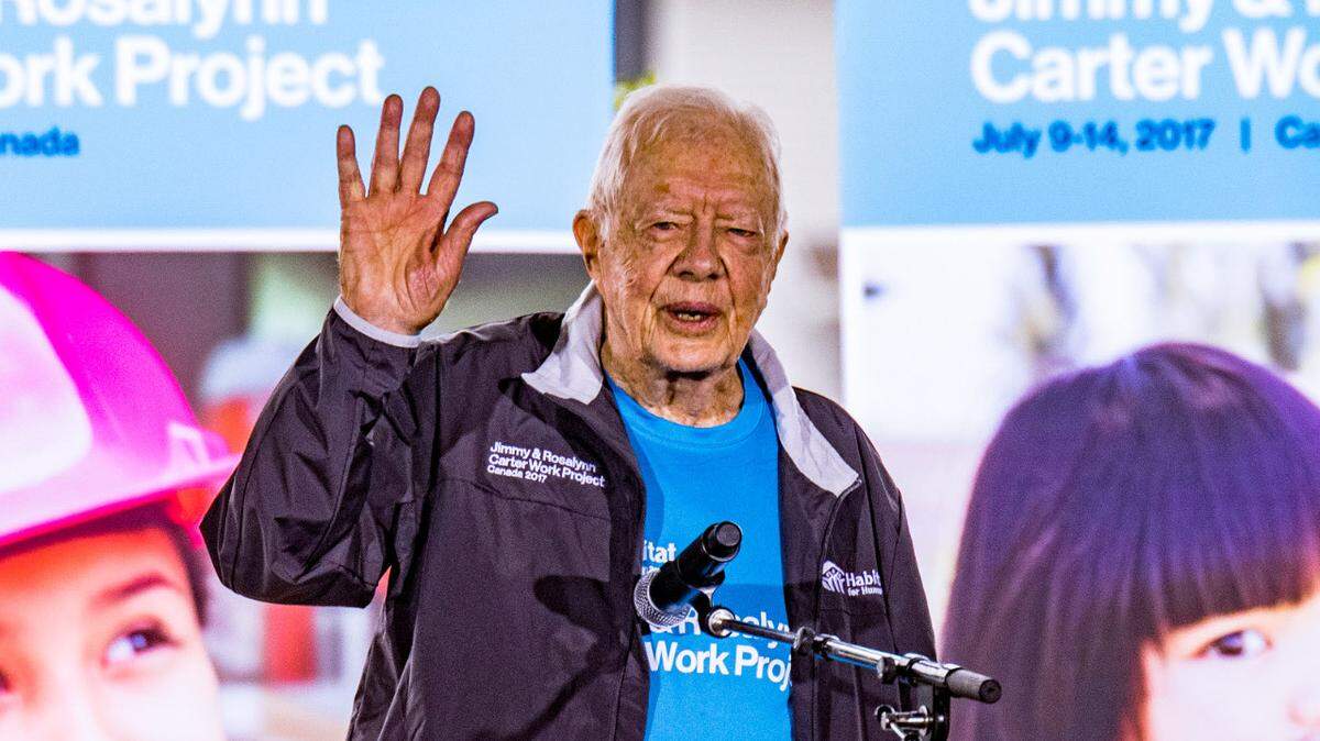 Foto de archivo del 10 de julio de 2017 del expresidente Jimmy Carter, durante un proyecto de construcción de casas Habitat For Humanity, en Edmonton, Cánada.