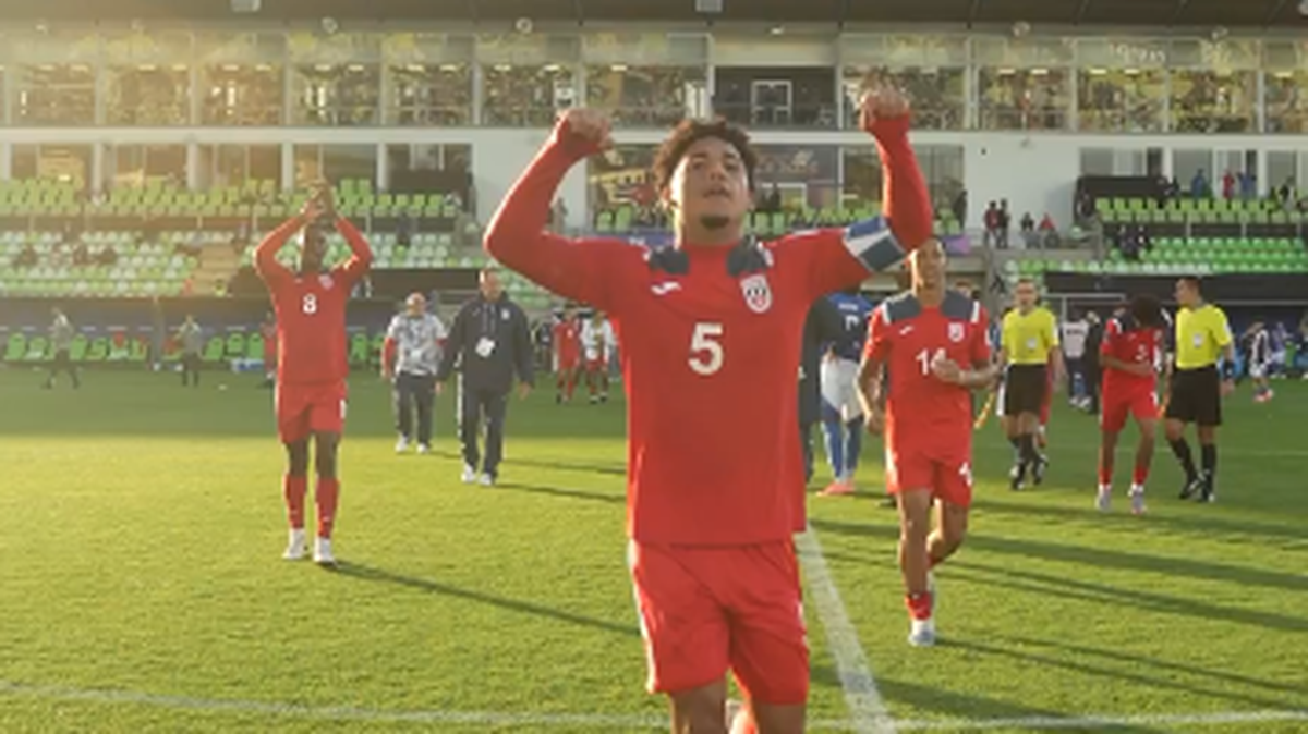 El capitán del equipo de Cuba en el Mundial sub-20 de fútbol Karel Pérez celebra tras un gol de su equipo en el empate 2-2 ante Italia, en el partido efectuado en el 1ro de octubre en el Estadio Elías Figueroa, en la región de Valparaíso, a unos 120 km de Santiago en Chile.