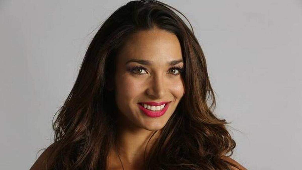 La modelo cubana Lisandra Silva, que se dio a conocer en Miami en Nuestra Belleza Latina, ahora es la imagen de Victoria’s Secret en Chile, para su tienda más grande en Latinoamerica.