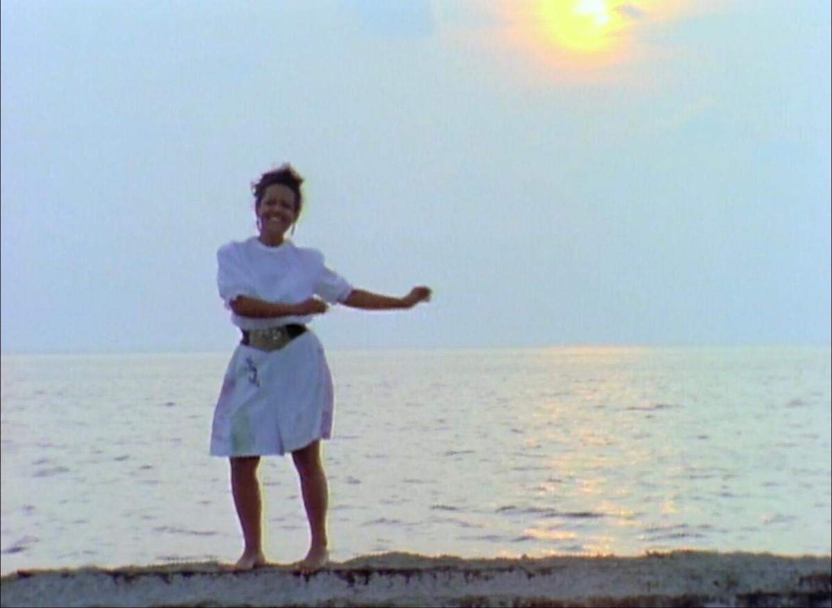 Una de las imágenes captadas por el cineasta norteamericano Rick Ray en los años 1990 en Cuba, que el cineasta cubano radicado en Miami Eliécer Jiménez Almeida rescató para su documental ‘Untitled, Cuba en el ojo de Rick Ray’, que presenta el 12 de junio en la serie de Cine Cubano en el Koubek Center del MDC.