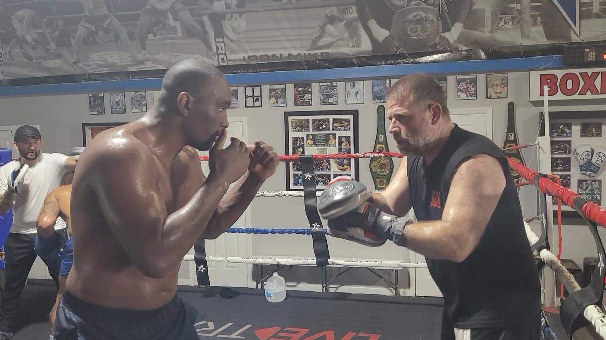 Germán Caicedo entrena a Gustavo Trujillo para la primera semana de Team Combat League.