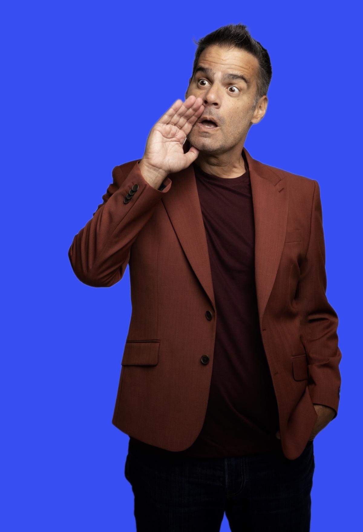 En Miami, Chataing ha conducido en solitario programas en TV Venezuela y Mega, y en radio Éxito 107.1 FM.