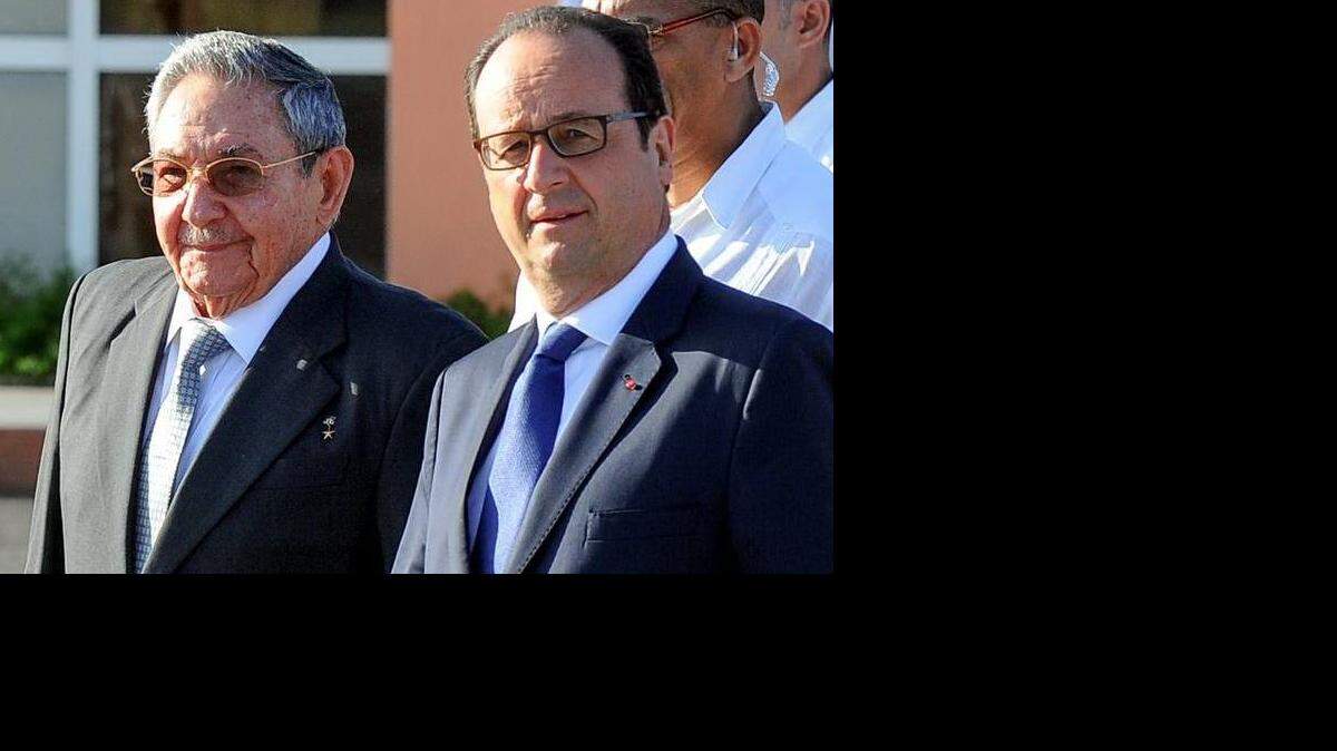 El gobernante de Cuba, Raúl Castro despidió a su homólogo de Francia, François Hollande  el  martes 12 de mayo de 2015, en el aeropuerto José Martí de La Habana (Cuba).