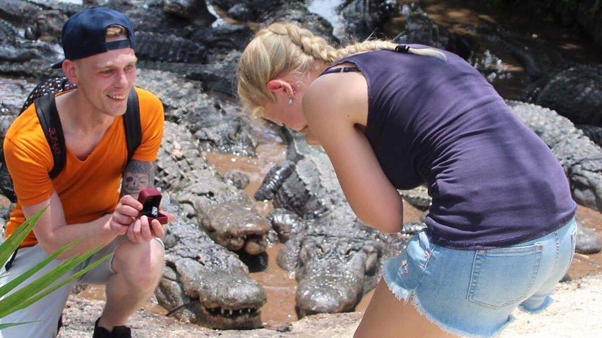 Sam van Reeth eligió para pedir matrimonio a su novia, Chana Vranken, nada menos que la atracción temática Gatorland Orlando.