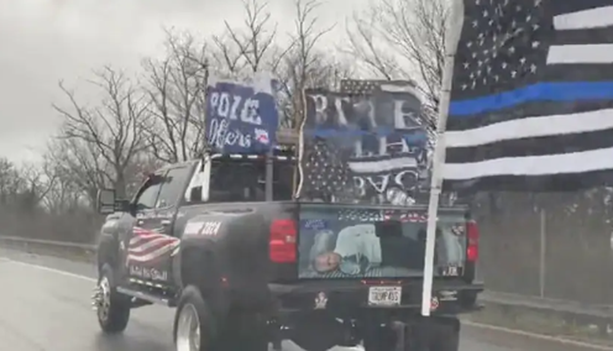 El portavoz de la campaña de Joe Biden, Michael Tyler, afirmó que el video constituye otro intento del expresidente Donald Trump de incitar a la violencia.