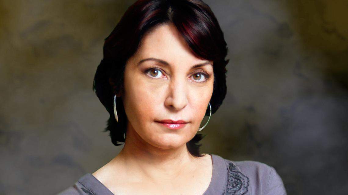 La escritora Daína Chaviano obtuvo el premio en la categoría Juvenil por ‘País de dragones’.