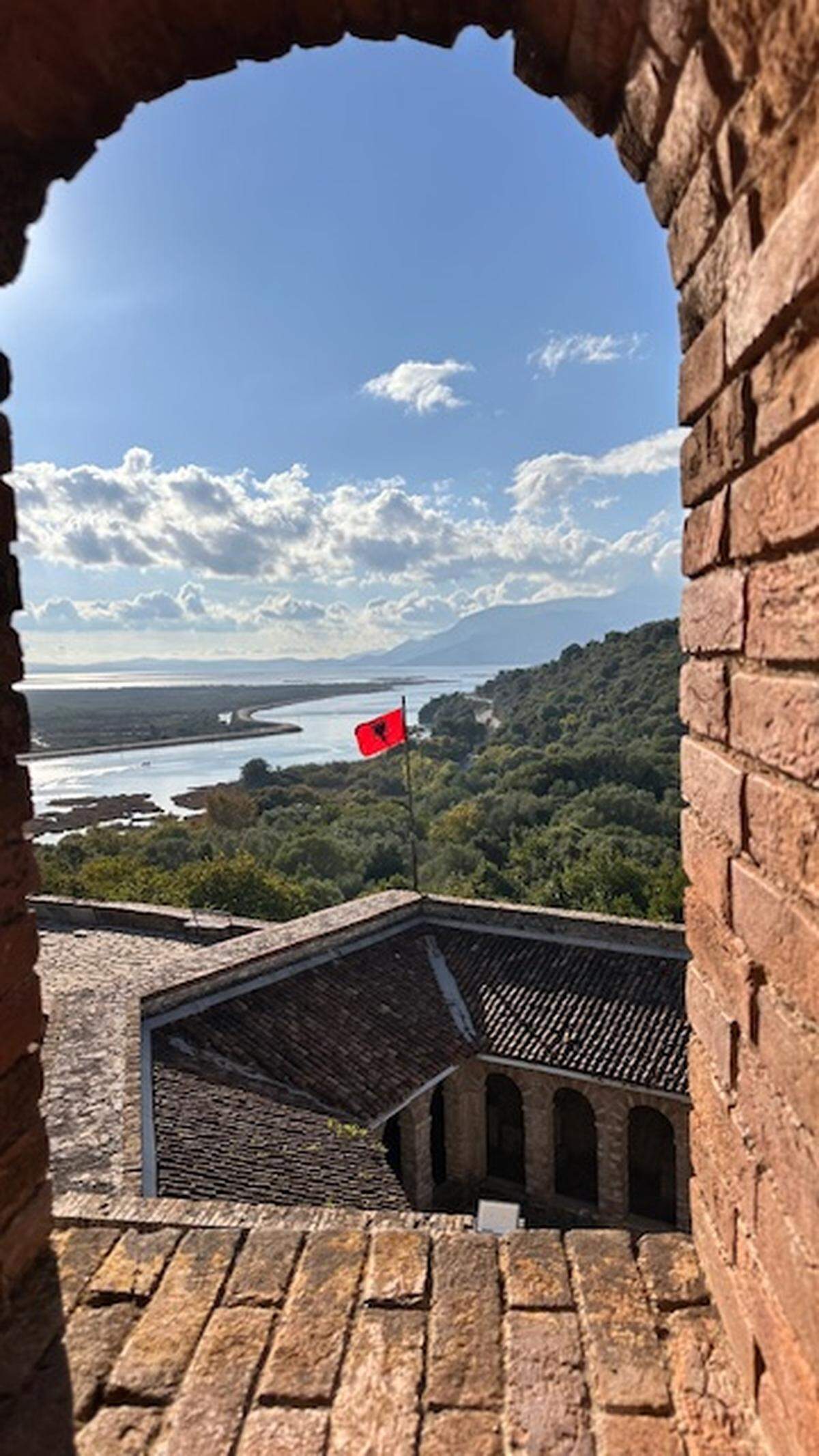El canal de Vivari, que conecta el lago de Butrint con el mar Jónico, al sur de Albania.