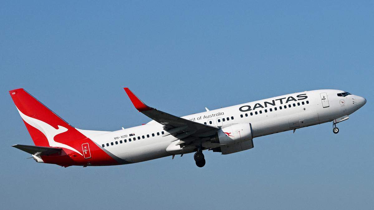 Un avión de Qantas sale del aeropuerto de Melbourne, en Melbourne, Australia, el 31 de julio de 2024.