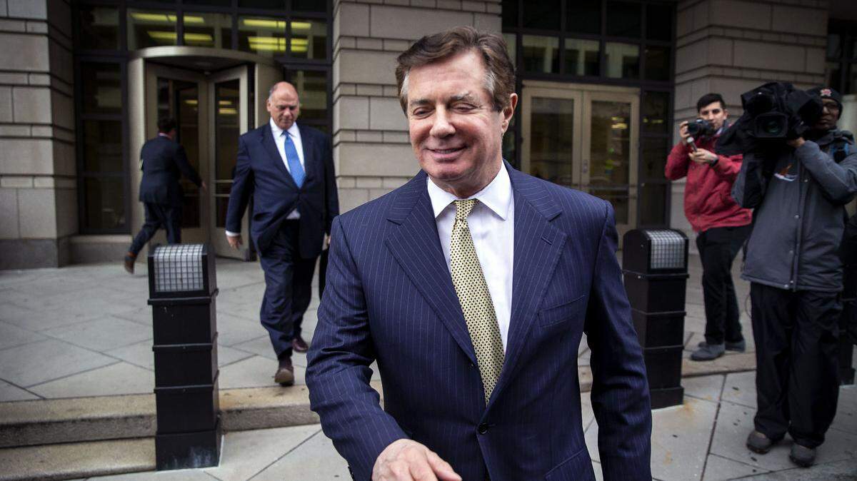 Un jurado declaró hoy culpable de múltiples cargos por fraude a Paul Manafort, el exjefe de campaña del ahora presidente, Donald Trump, en un juicio por el que podría pasar el resto de su vida en prisión.
