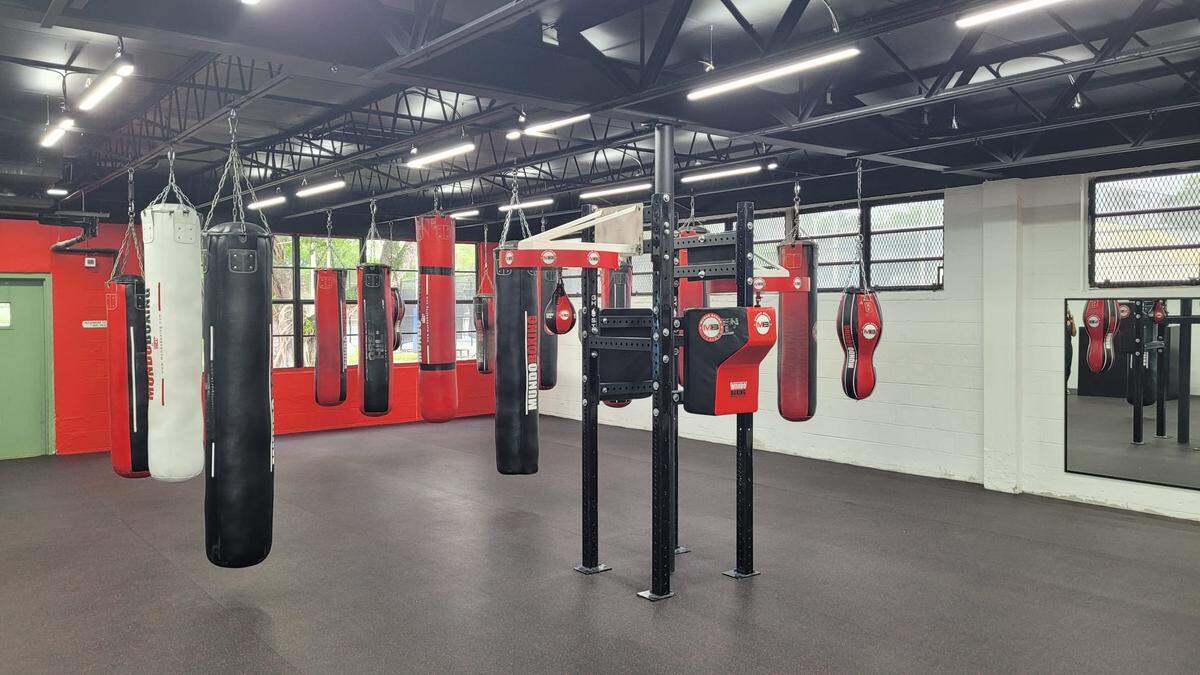 El Muhammad Ali Boxing Center ha recibido una transformación importante. Quizá algunos no reconozcan el lugar por su nombre, pero si se revela que es el gimnasio del Tropical Park, queda claro que se habla de uno de los sitios más icónicos del condado Miami-Dade.
