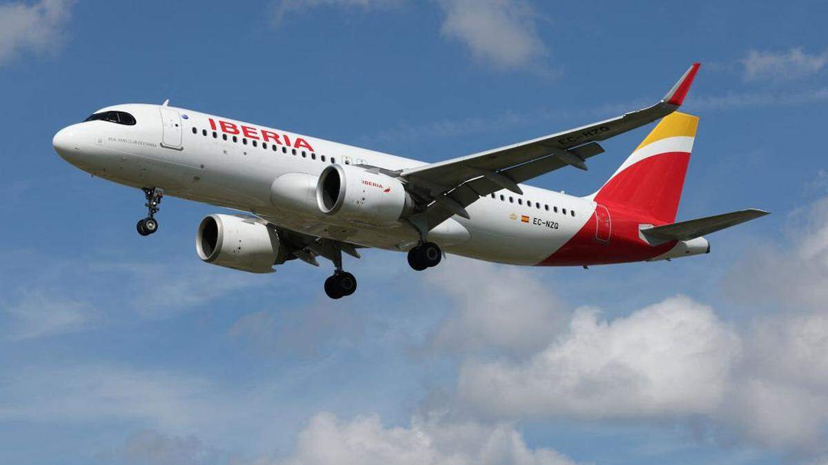 An Iberia airlines Airbus-A320-251N comes in to land at Heathrow Airport in west London on April 29, 2024. (Photo by Adrian DENNIS / AFP) (Photo by ADRIAN DENNIS/AFP via Getty Images)