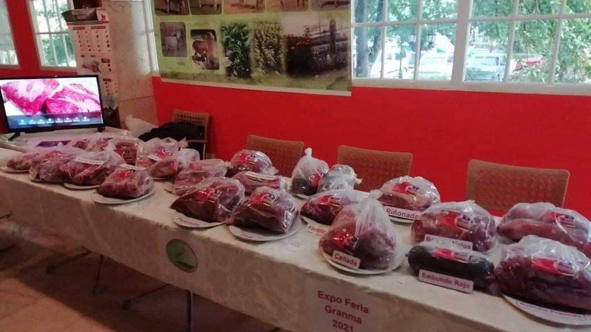 La dirección del Ministerio de Agricultura en Granma realizó una feria para mostrar los productos de carne de res que pueden ser comercializados al turismo en tiendas en Moneda Libremente Convertible. (Foto tomada del perfil de Facebook de Radio Jiguaní)