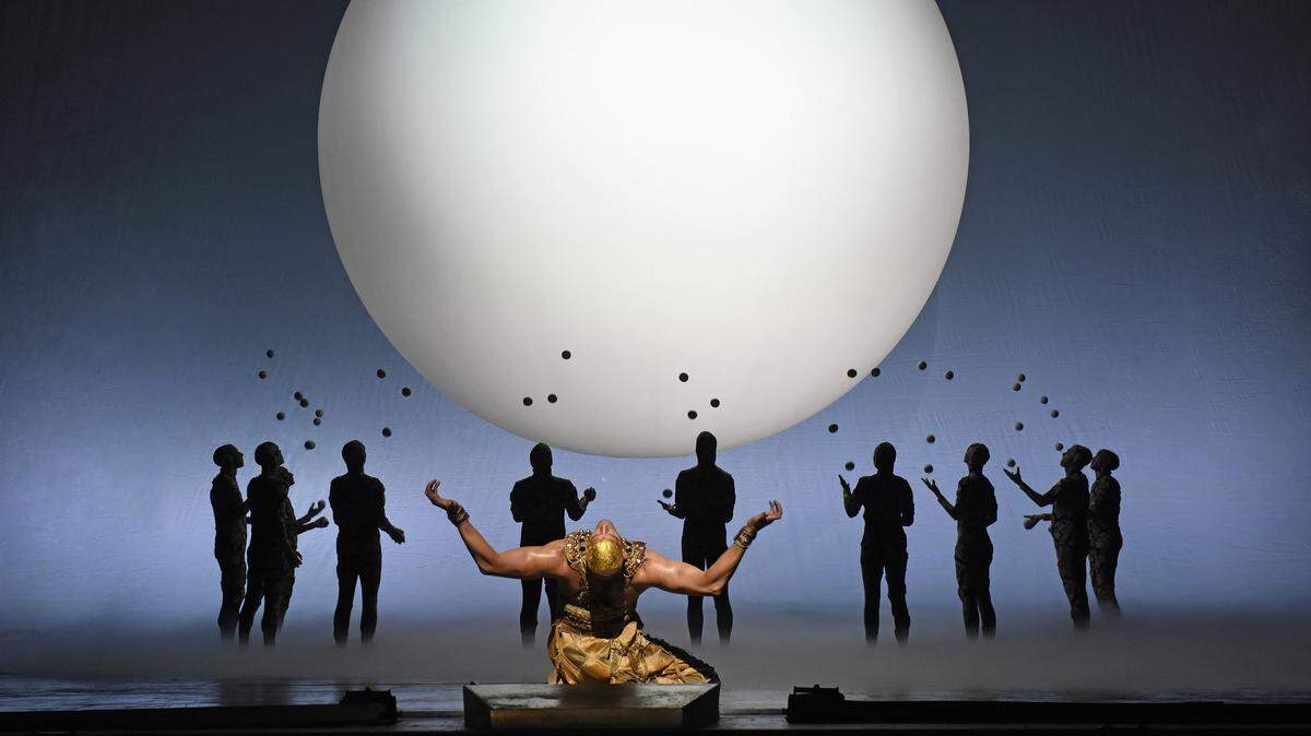 Puesta en escena de la ópera la ópera ’Akhnaten’ en el Metropolitan Opera neoyorquino.