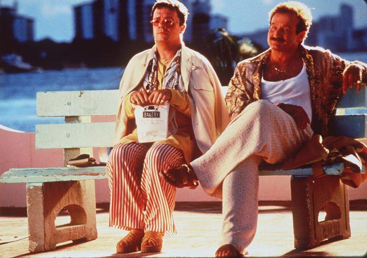 Proyección de “The Birdcage” de Mike Nichols y espectáculo de drag queens locales en Miami Beach Bandshell.