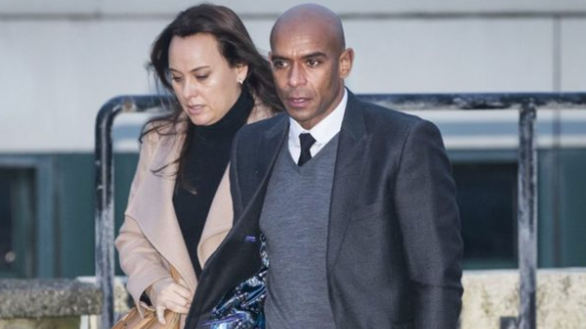 El exdelantero internacional inglés Trevor Sinclair dejó de ser comentarista en la BBC tras haber sido arrestado por conducir ebrio y acusar a los agentes de racistas, informó la empresa pública de comunicación.