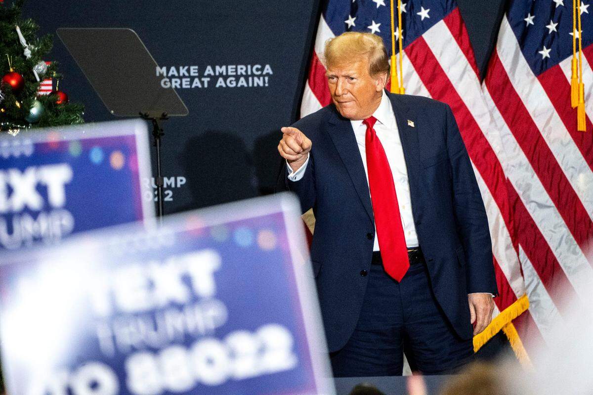 &nbsp;El expresidente de Estados Unidos y actual precandidato a la Casa Blanca, Donald Trump, acusó este martes a su sucesor, el demócrata Joe Biden, de ser “una amenaza para la democracia” después de haber sido descalificado por un tribunal estatal de las elecciones primarias en Colorado.