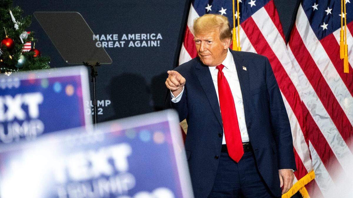  EL EXPRESIDENTE de Estados Unidos   Donald Trump dice que los inmigrantes de América Latina, África y Asia “están envenenando la sangre"  - una frase de los nazis.