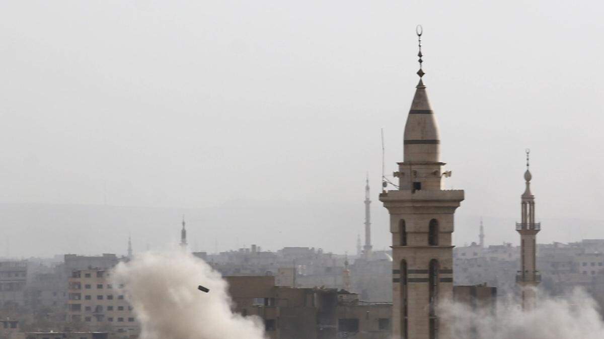 El sector de Douma, al este de Damaco y controlado por los rebeldes sirios, es bombardeado por fuerzas del gobierno el 16 de septiembre. 